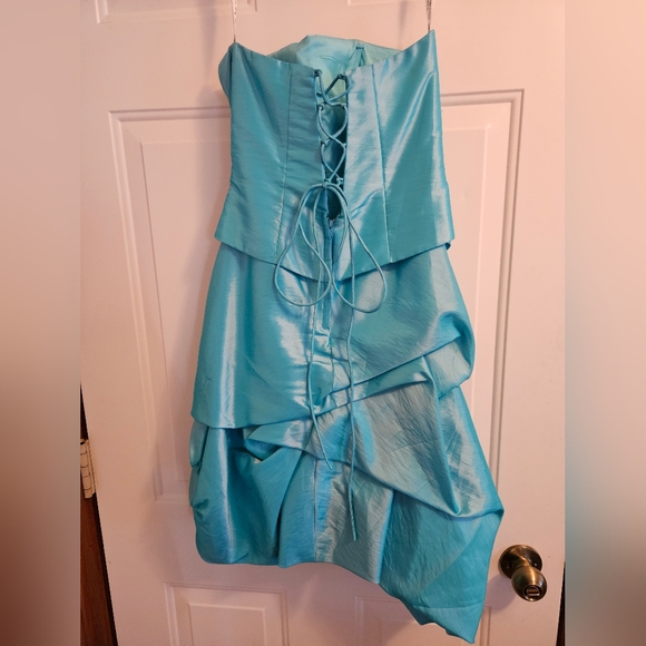 Laura Formal/ Prom Dress - Picture 5 of 7